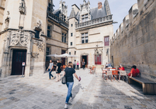 cour-hotel-medieval-jour