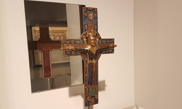 Christ en croix, début du 13e siècle, nouvelle acquisition